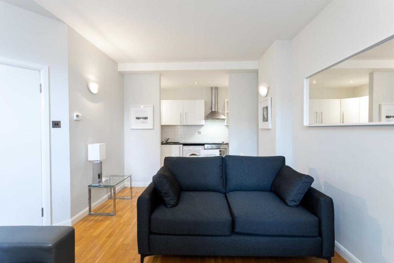 Groveland Court Apartment 1 ลอนดอน ภายนอก รูปภาพ